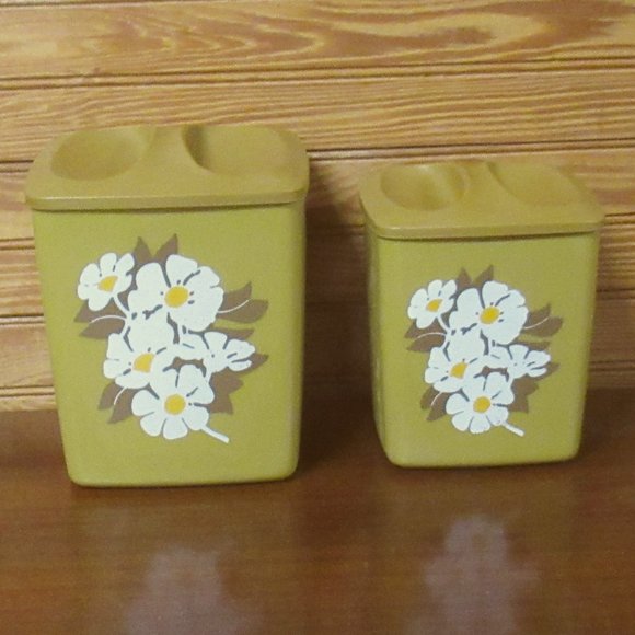 Two Retro Nesting Canisters With Flowers - Picture 1 of 2